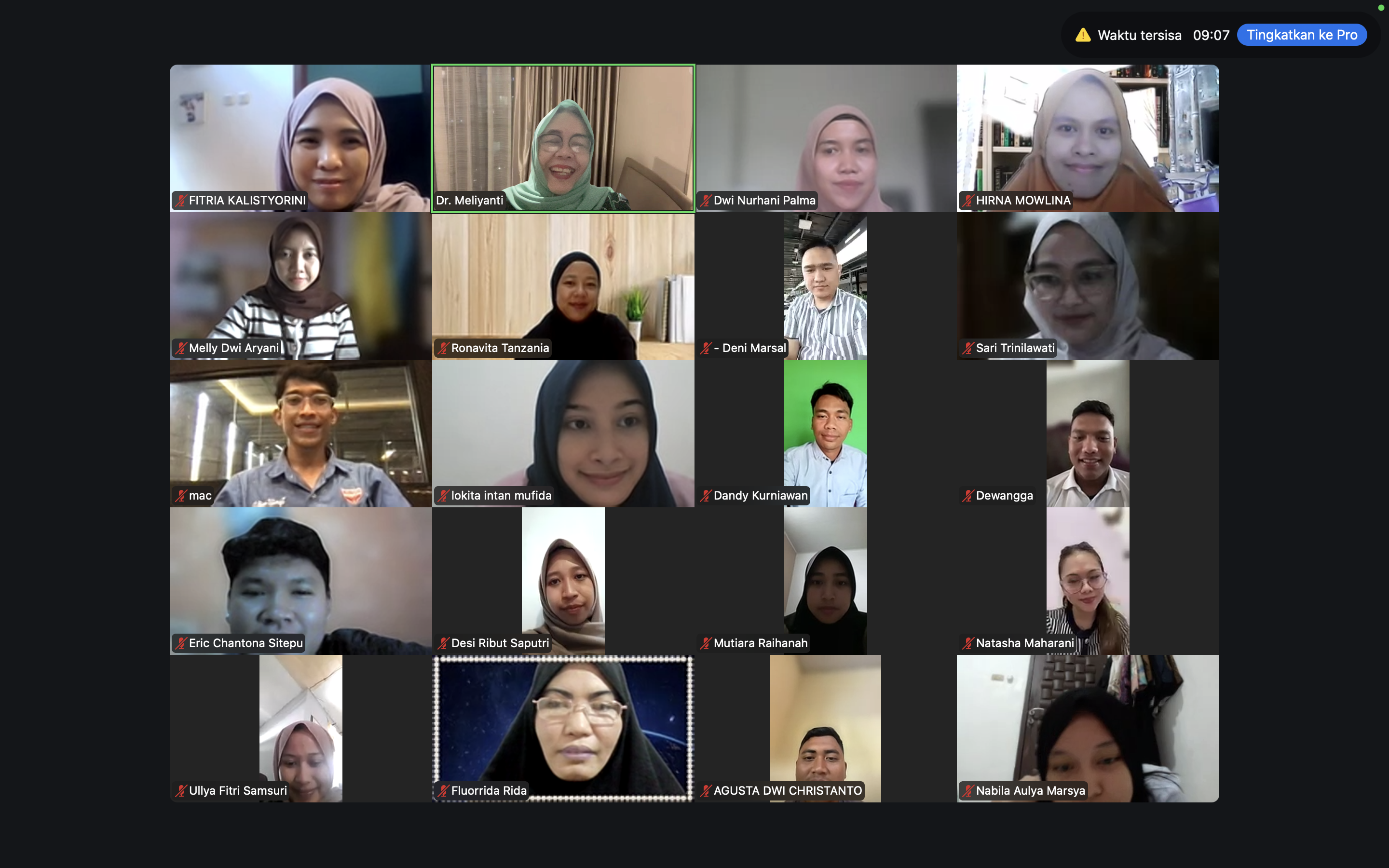Perkuliahan online via zoom kelas 1MM.