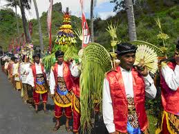 HUBUNGAN BUDAYA DENGAN PARIWISATA - Embrio
